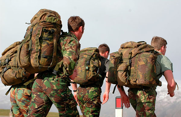 army-packs Военнослужащие с рюкзаками