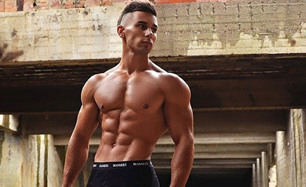 man-6abs Молодой мужчина, мускулы