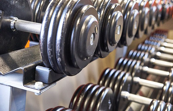 dumbbells Гантели в тренажерном зале